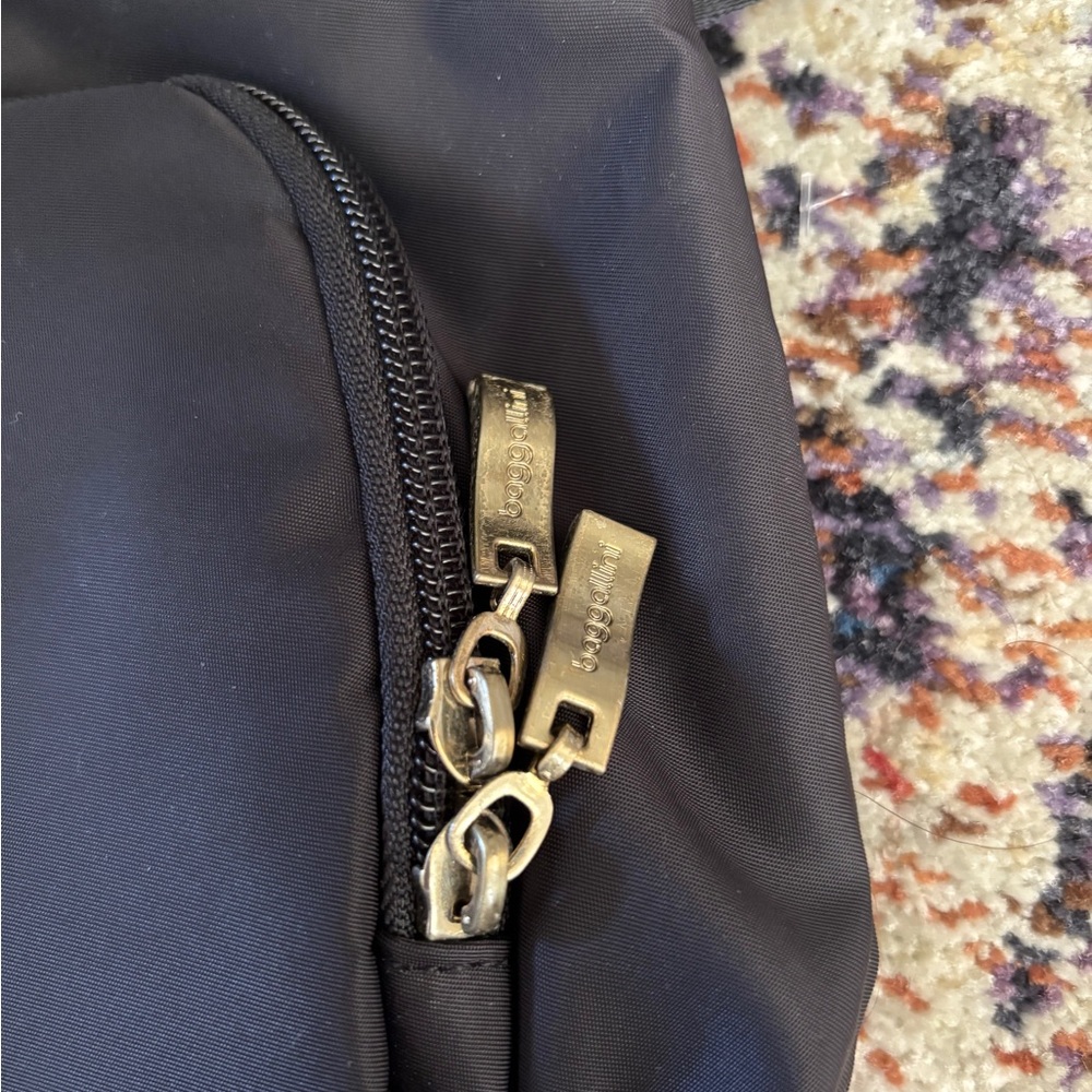 Baggallini Janet Crossbody RFID Bag - Picture 6 of 8